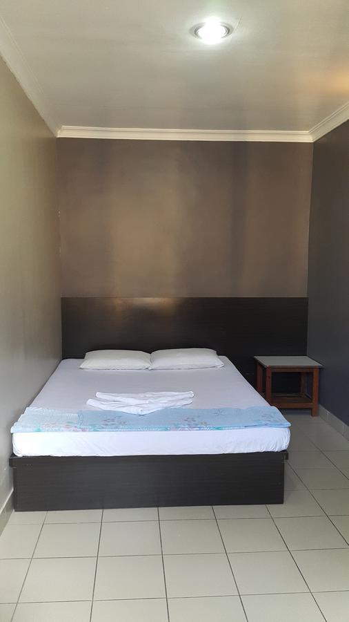 Mandarin Hotel Kuching Zewnętrze zdjęcie