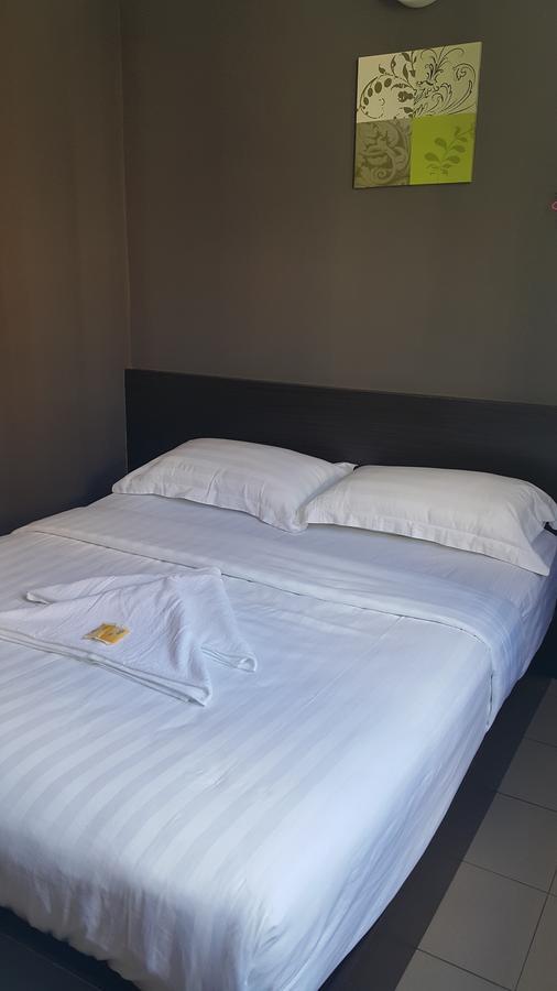 Mandarin Hotel Kuching Zewnętrze zdjęcie