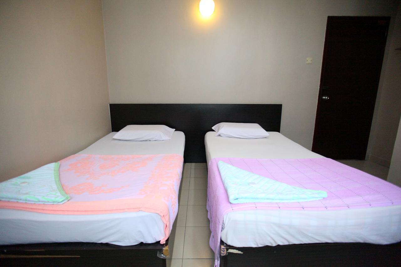 Mandarin Hotel Kuching Zewnętrze zdjęcie