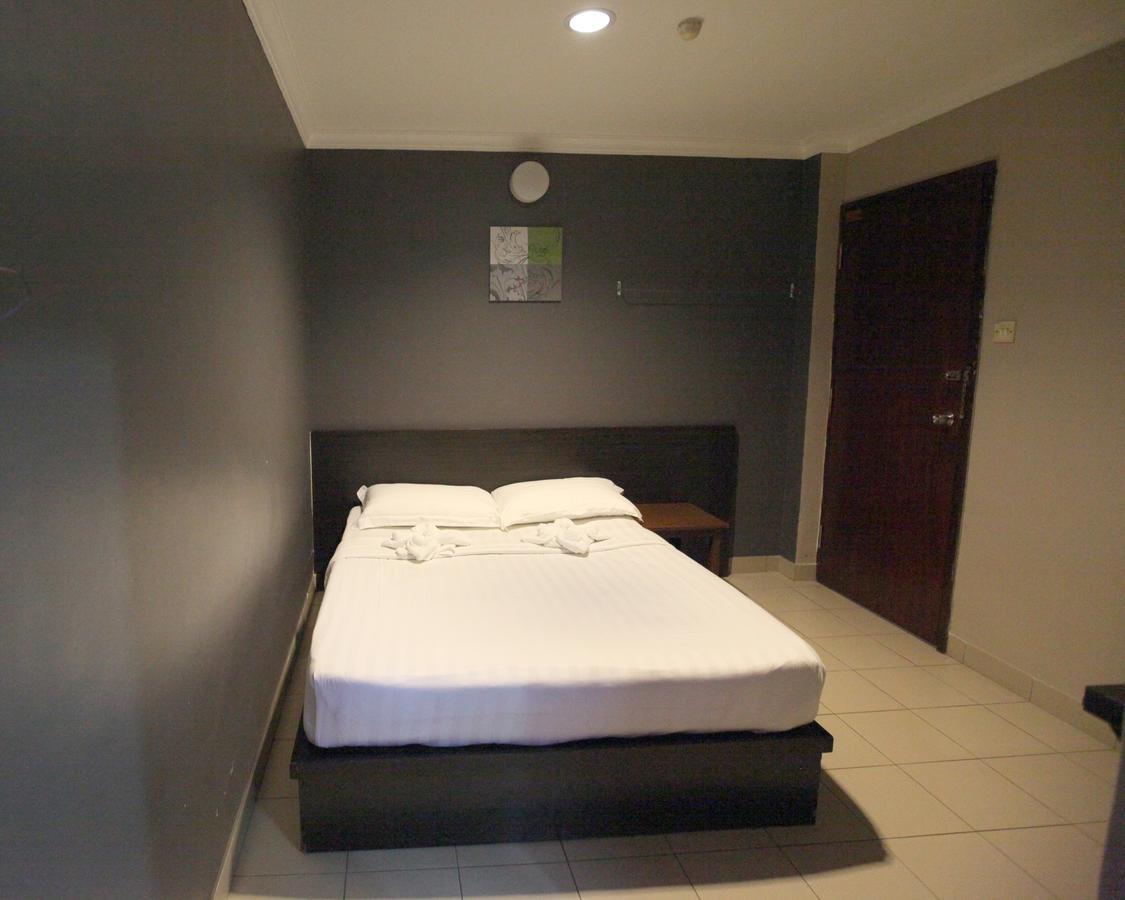 Mandarin Hotel Kuching Zewnętrze zdjęcie